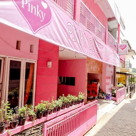 Pinky Guest House Syariah Kota Batu באטו מראה חיצוני תמונה
