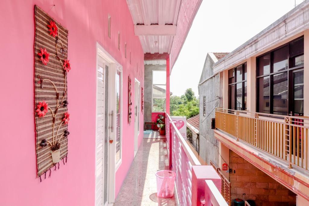 Pinky Guest House Syariah Kota Batu באטו מראה חיצוני תמונה