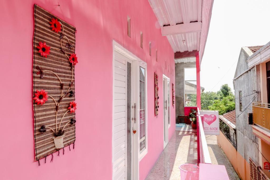Pinky Guest House Syariah Kota Batu באטו מראה חיצוני תמונה